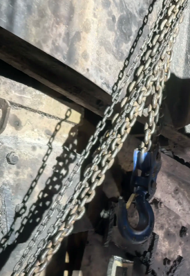 在煉鋼轉(zhuǎn)爐耳軸磨損修復(fù)手拉葫蘆的使用