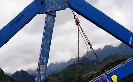 掛籃模板起吊手拉葫蘆拉緊固定保護(hù)吊裝安全